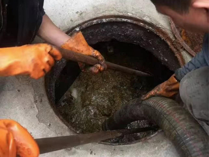 总口管理区化油池、化粪池清理要做哪些安全措施？